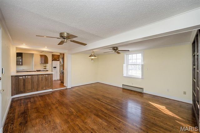 1140 S Geyer Road, Kirkwood, MO 63122