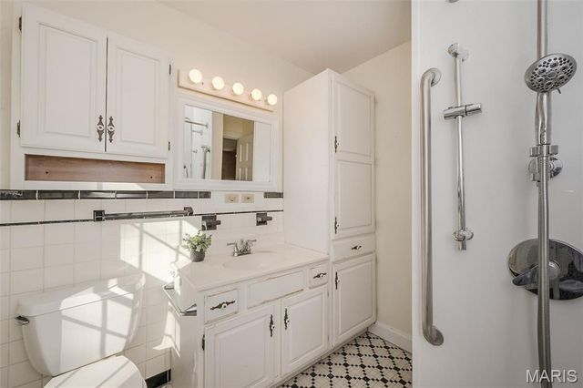 1140 S Geyer Road, Kirkwood, MO 63122