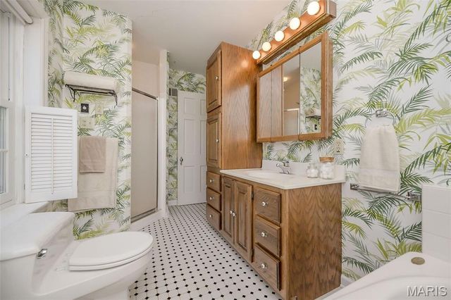 1140 S Geyer Road, Kirkwood, MO 63122