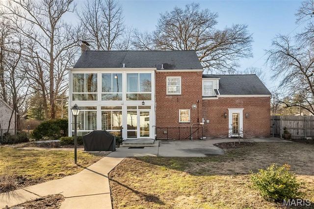 1140 S Geyer Road, Kirkwood, MO 63122