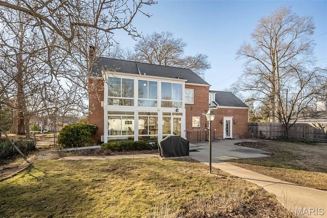 1140 S Geyer Road, Kirkwood, MO 63122