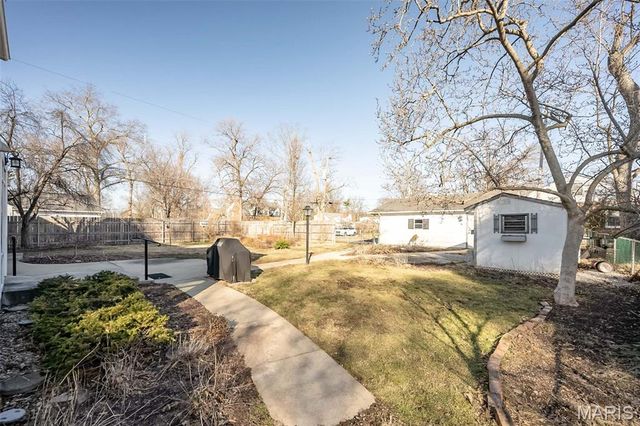 1140 S Geyer Road, Kirkwood, MO 63122