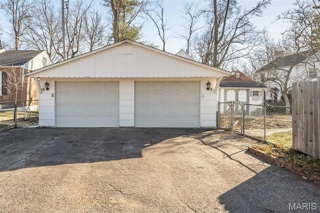 1140 S Geyer Road, Kirkwood, MO 63122