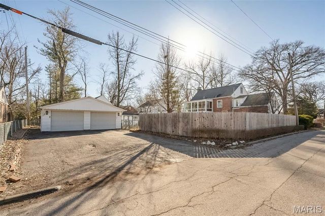 1140 S Geyer Road, Kirkwood, MO 63122