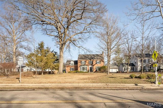 1140 S Geyer Road, Kirkwood, MO 63122
