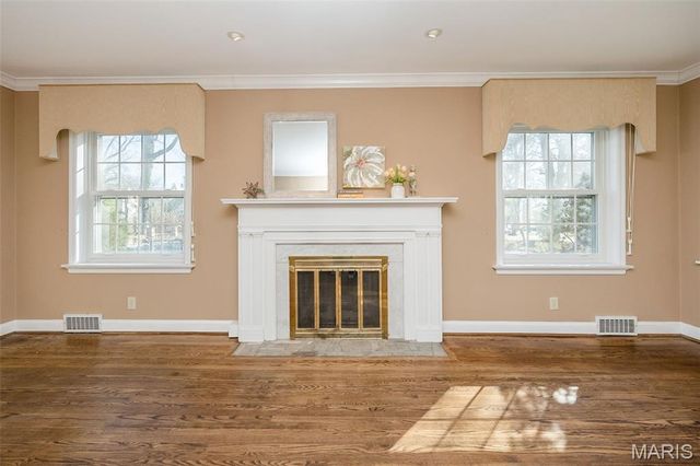 1140 S Geyer Road, Kirkwood, MO 63122