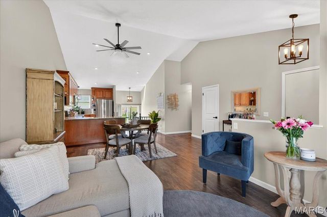 12900 Springdale Village Drive, St Louis, MO 63146