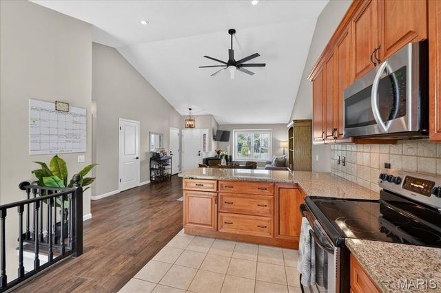 12900 Springdale Village Drive, St Louis, MO 63146