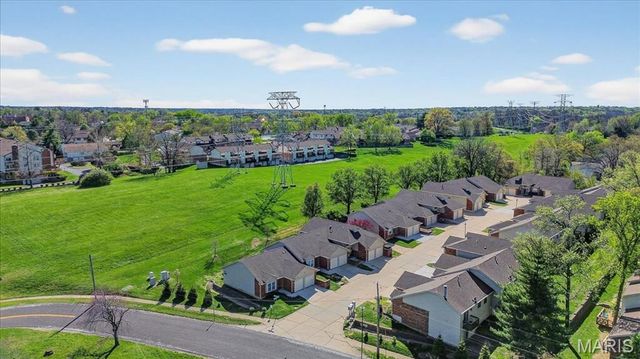 12900 Springdale Village Drive, St Louis, MO 63146