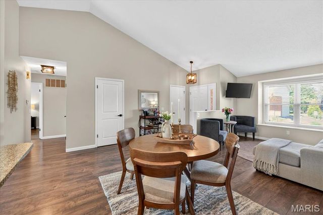 12900 Springdale Village Drive, St Louis, MO 63146
