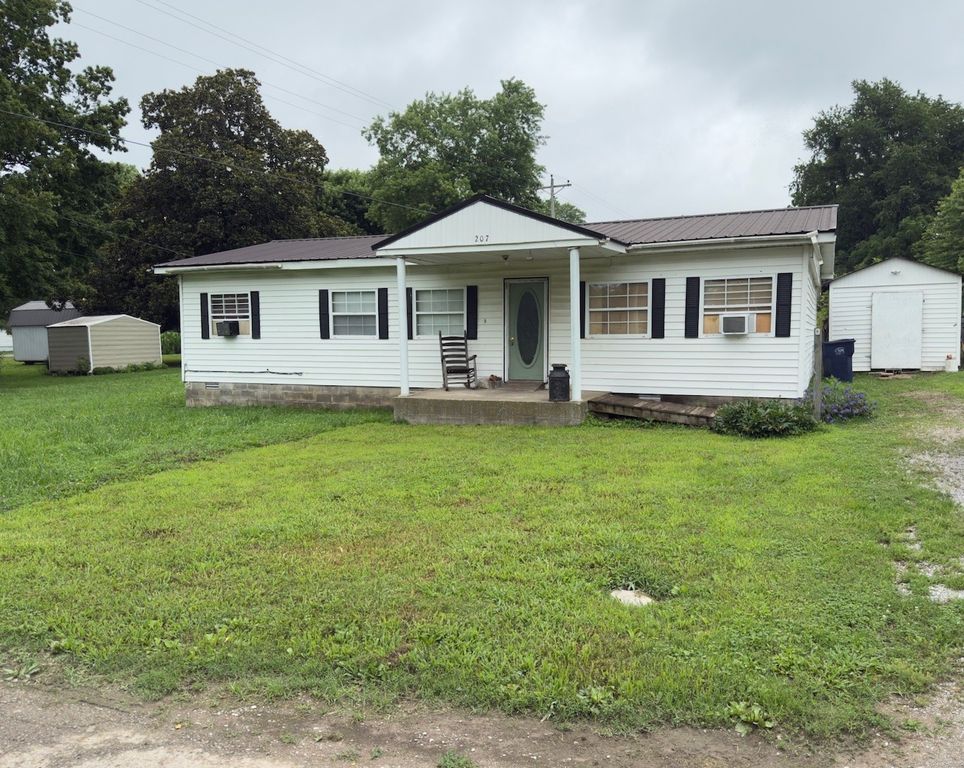 207 W Hill St, Cornersville, TN 37047