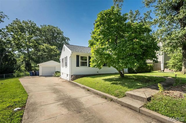 8 Banbury Court, St Louis, MO 63126