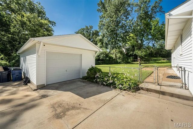 8 Banbury Court, St Louis, MO 63126
