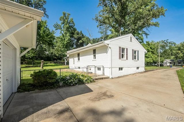8 Banbury Court, St Louis, MO 63126