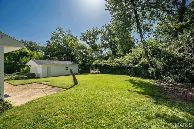 8 Banbury Court, St Louis, MO 63126