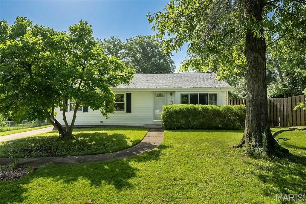 8 Banbury Court, St Louis, MO 63126