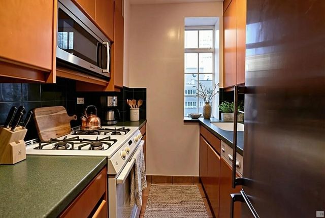 340 W 57th St Apt 7I, New York City, NY 10019