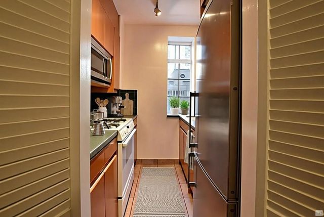 340 W 57th St Apt 7I, New York City, NY 10019