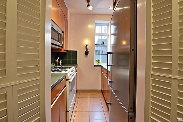 340 W 57th St Apt 7I, New York City, NY 10019
