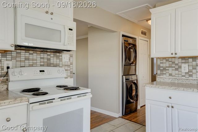 38 E Rowland Avenue, Madison Heights, MI 48071