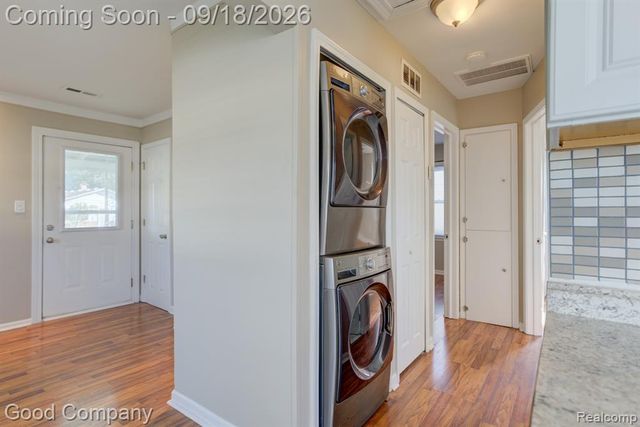 38 E Rowland Avenue, Madison Heights, MI 48071