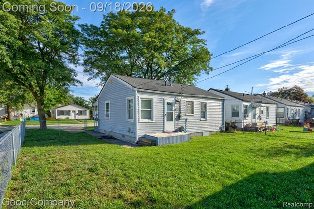 38 E Rowland Avenue, Madison Heights, MI 48071