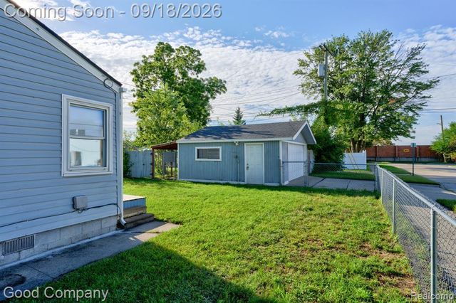 38 E Rowland Avenue, Madison Heights, MI 48071