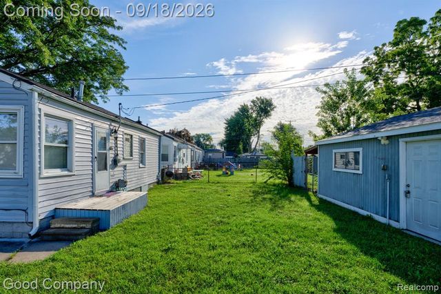 38 E Rowland Avenue, Madison Heights, MI 48071