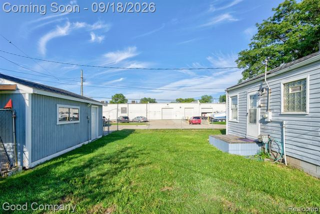 38 E Rowland Avenue, Madison Heights, MI 48071