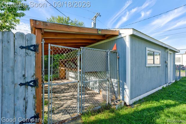 38 E Rowland Avenue, Madison Heights, MI 48071