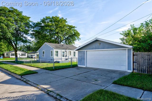 38 E Rowland Avenue, Madison Heights, MI 48071