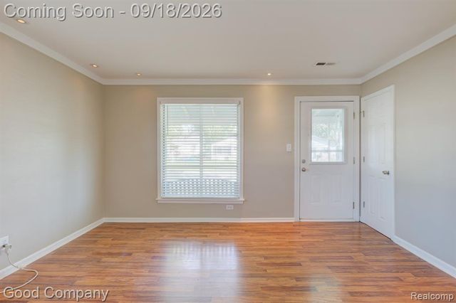 38 E Rowland Avenue, Madison Heights, MI 48071