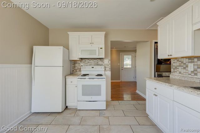 38 E Rowland Avenue, Madison Heights, MI 48071