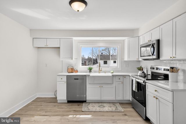 10 COBBLESTONE RD, Cherry Hill, NJ 08003