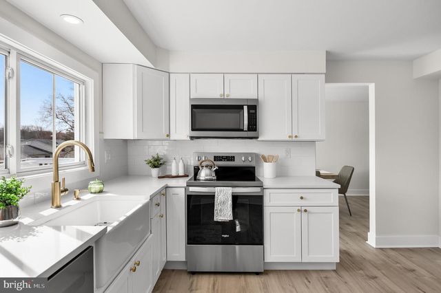 10 COBBLESTONE RD, Cherry Hill, NJ 08003