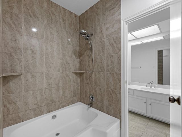 11711 Memorial Drive 570, Houston, TX 77024