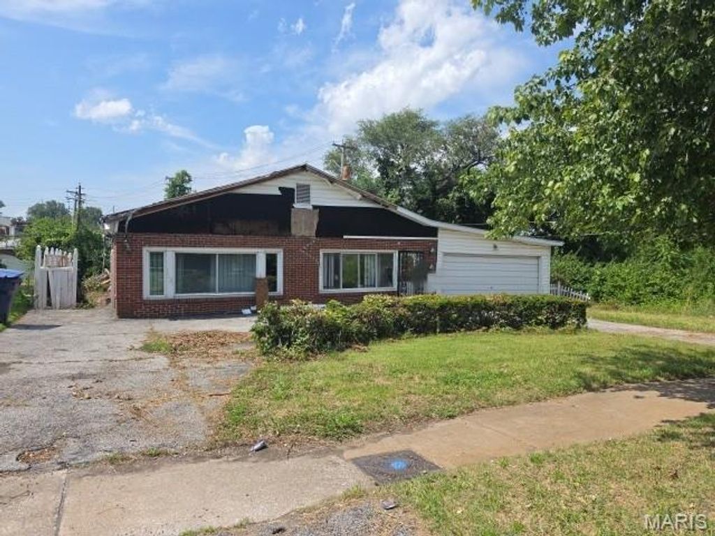 4327 N Taylor Avenue, St Louis, MO 63115