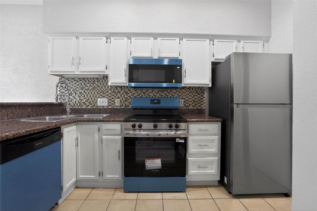 2121 El Paseo Street 1702, Houston, TX 77054