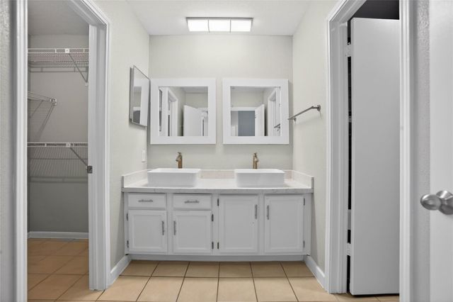 2121 El Paseo Street 1702, Houston, TX 77054