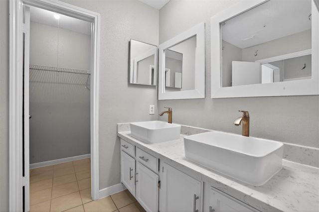 2121 El Paseo Street 1702, Houston, TX 77054