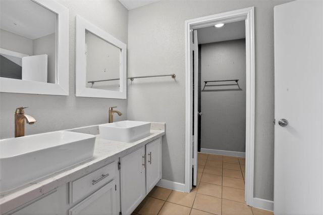 2121 El Paseo Street 1702, Houston, TX 77054