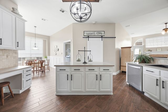 1004 Dover Heights Trail, Mansfield, TX 76063