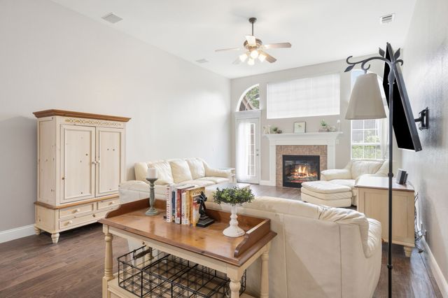 1004 Dover Heights Trail, Mansfield, TX 76063