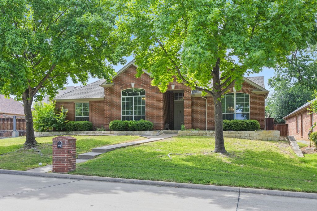 1004 Dover Heights Trail, Mansfield, TX 76063