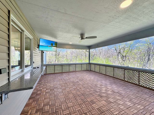 1669 Barberry Circle, Freeport, IL 61032