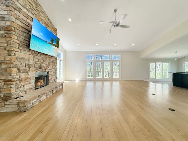 1669 Barberry Circle, Freeport, IL 61032