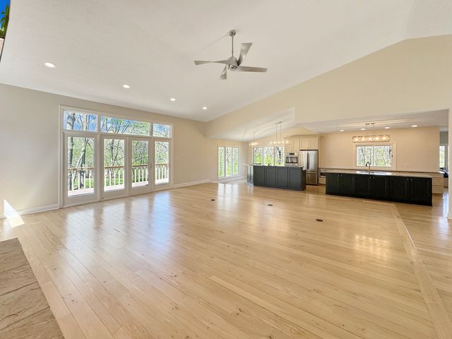 1669 Barberry Circle, Freeport, IL 61032