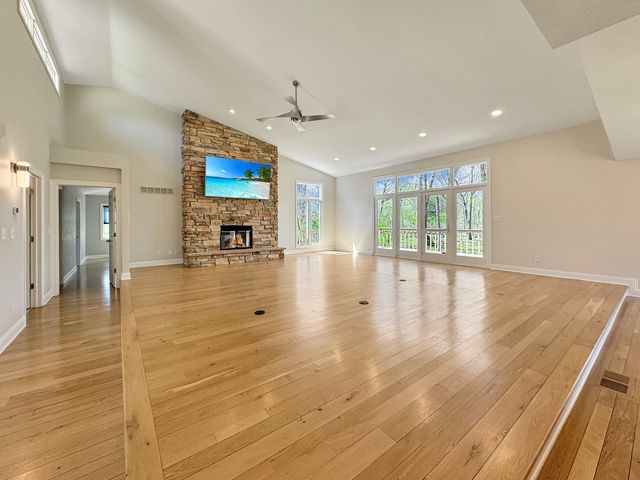 1669 Barberry Circle, Freeport, IL 61032