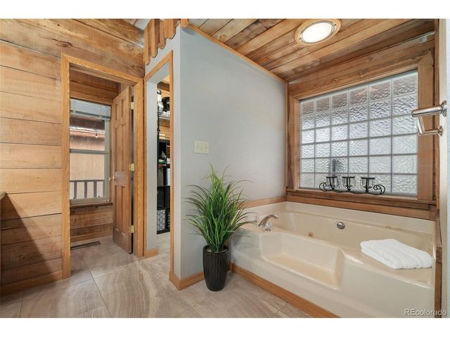 1084 Iron Mountain Dr, Livermore, CO 80536