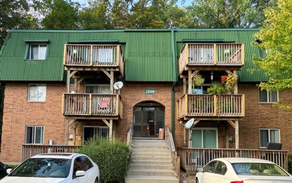 2000 Tall Oaks Drive 1A, Aurora, IL 60505